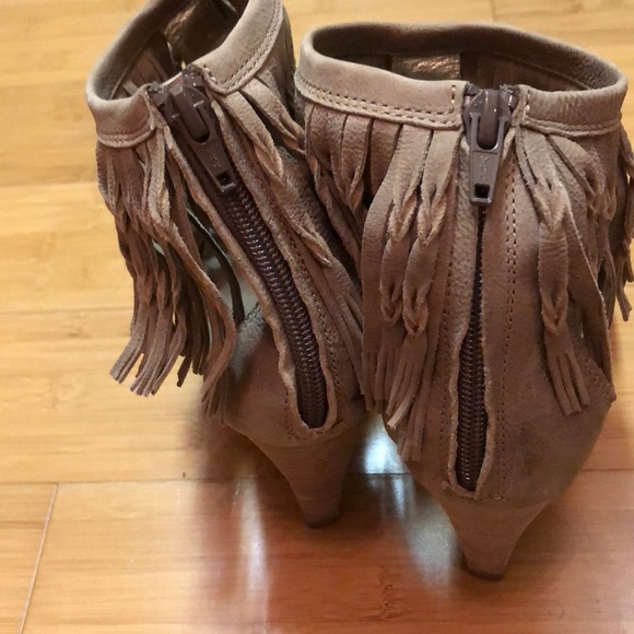 Kennel Schmenger Fringe sandals - Picture 3 of 11